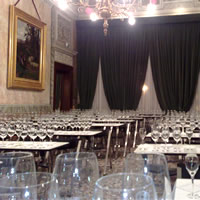 Allestimento a banchi da scuola